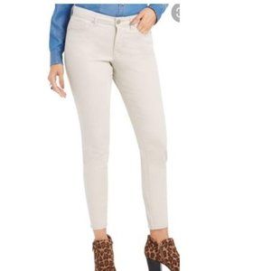 NWT Style & Co Curvy Skinny Leg Jeans in Stonewall